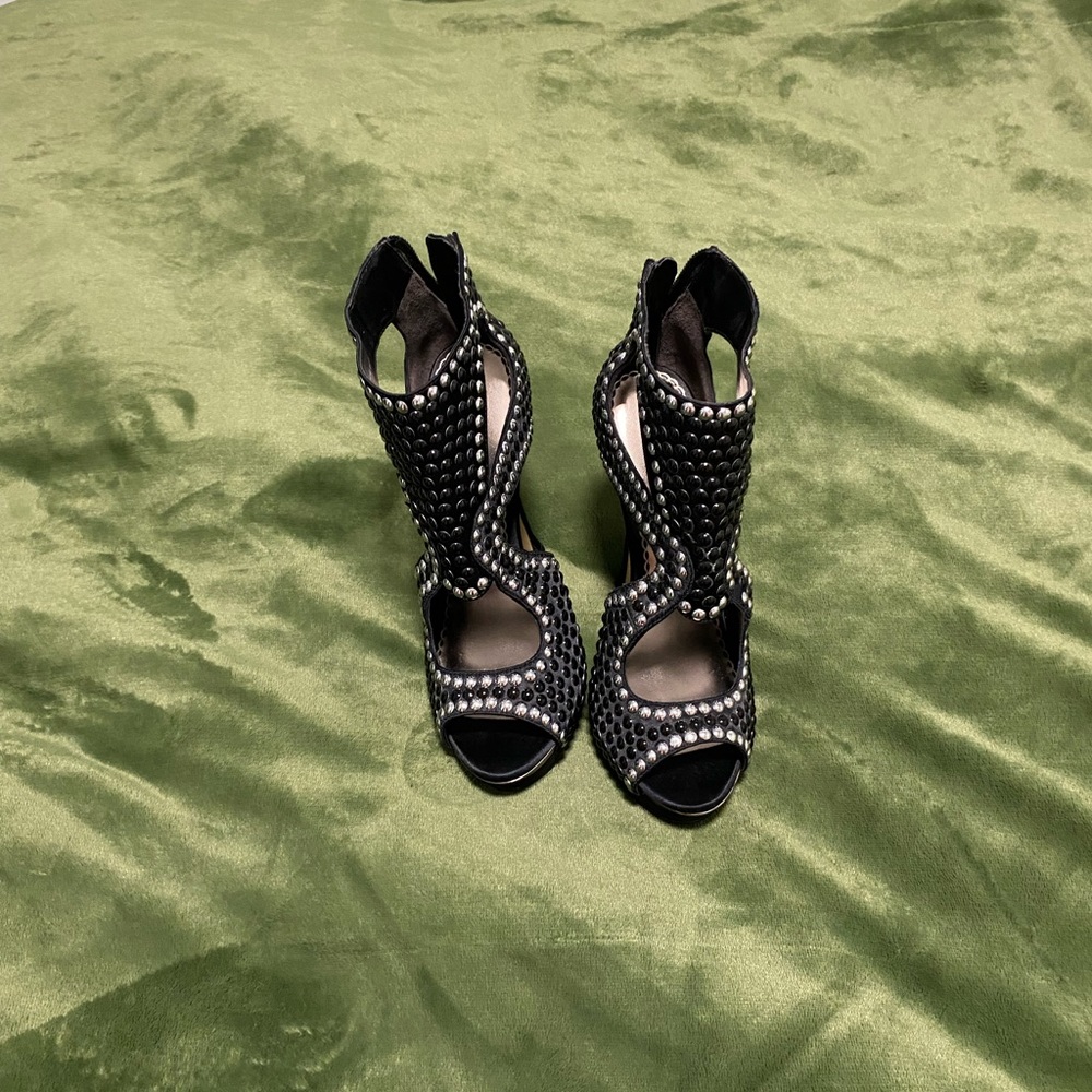 bebe Black Silver Rhinestone peak toe  Zip Heel size 6. Missing one silver stud